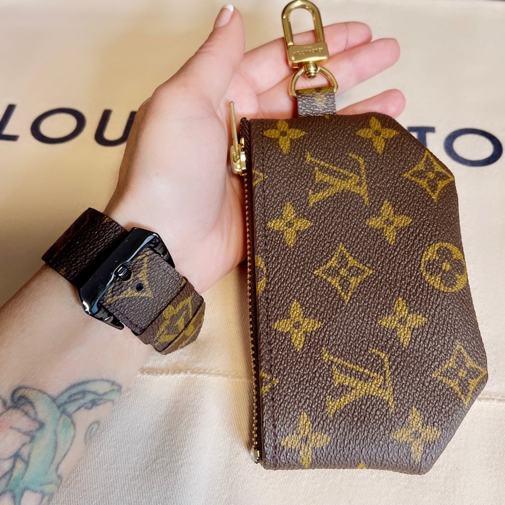🤎 Monogram leather upcycled ♻️ Apple Watch band - Picture 9 of 14